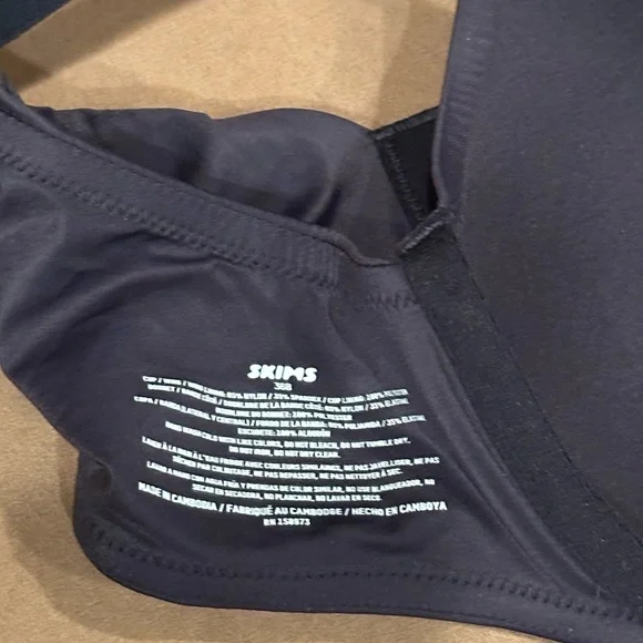 SKIMS 36B NWT Smoothing Intimates Full Coverage Lightly Lined Bra in Onyx - Picture 11 of 11